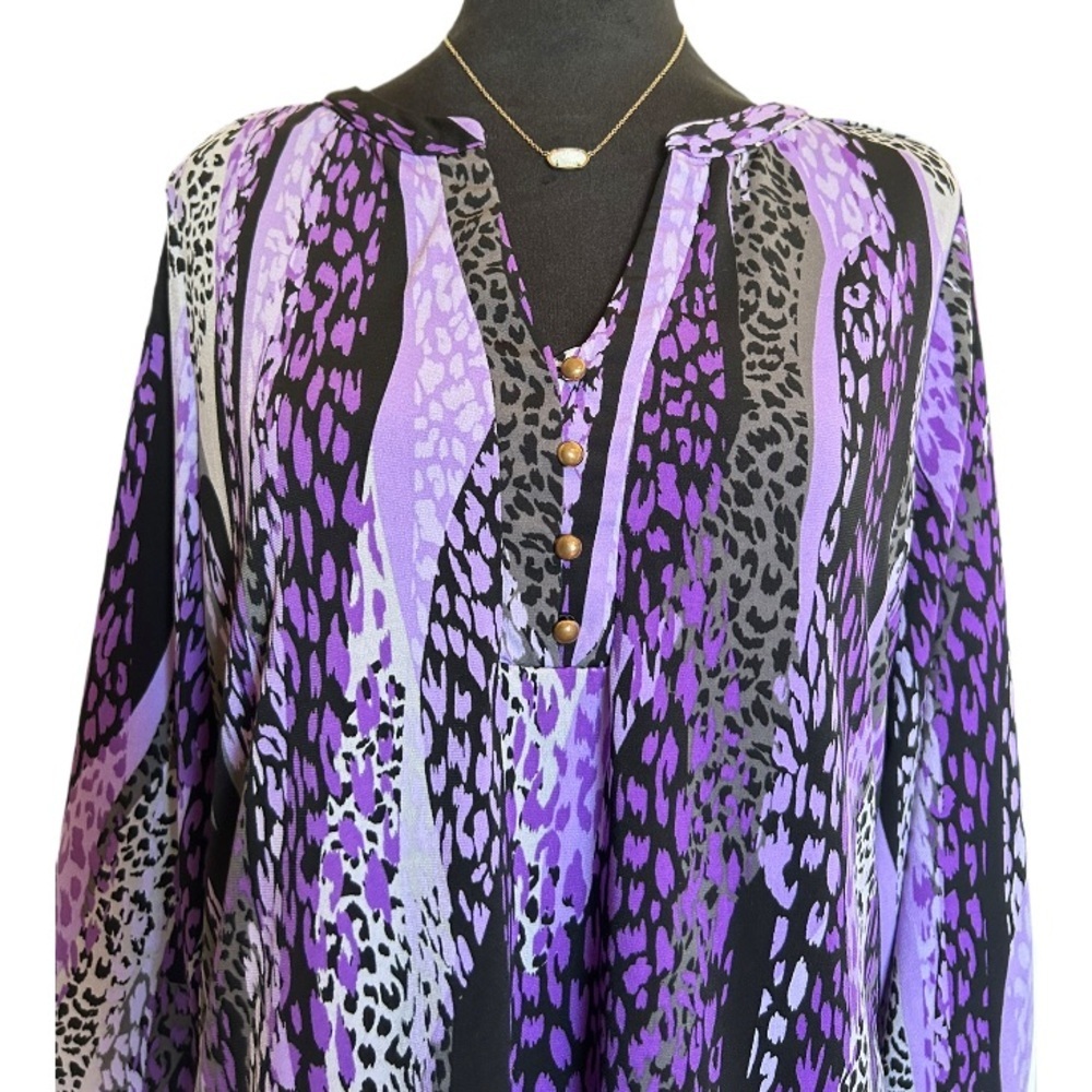 Dana Buchman Woman’s Medium Purple Animal Print 3/4 Sleeve Button-Up V-Neck Top - Picture 2 of 8